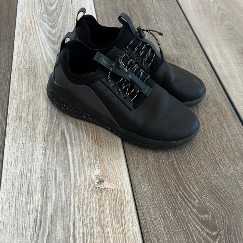 Clove women's Black Athletic Shoes